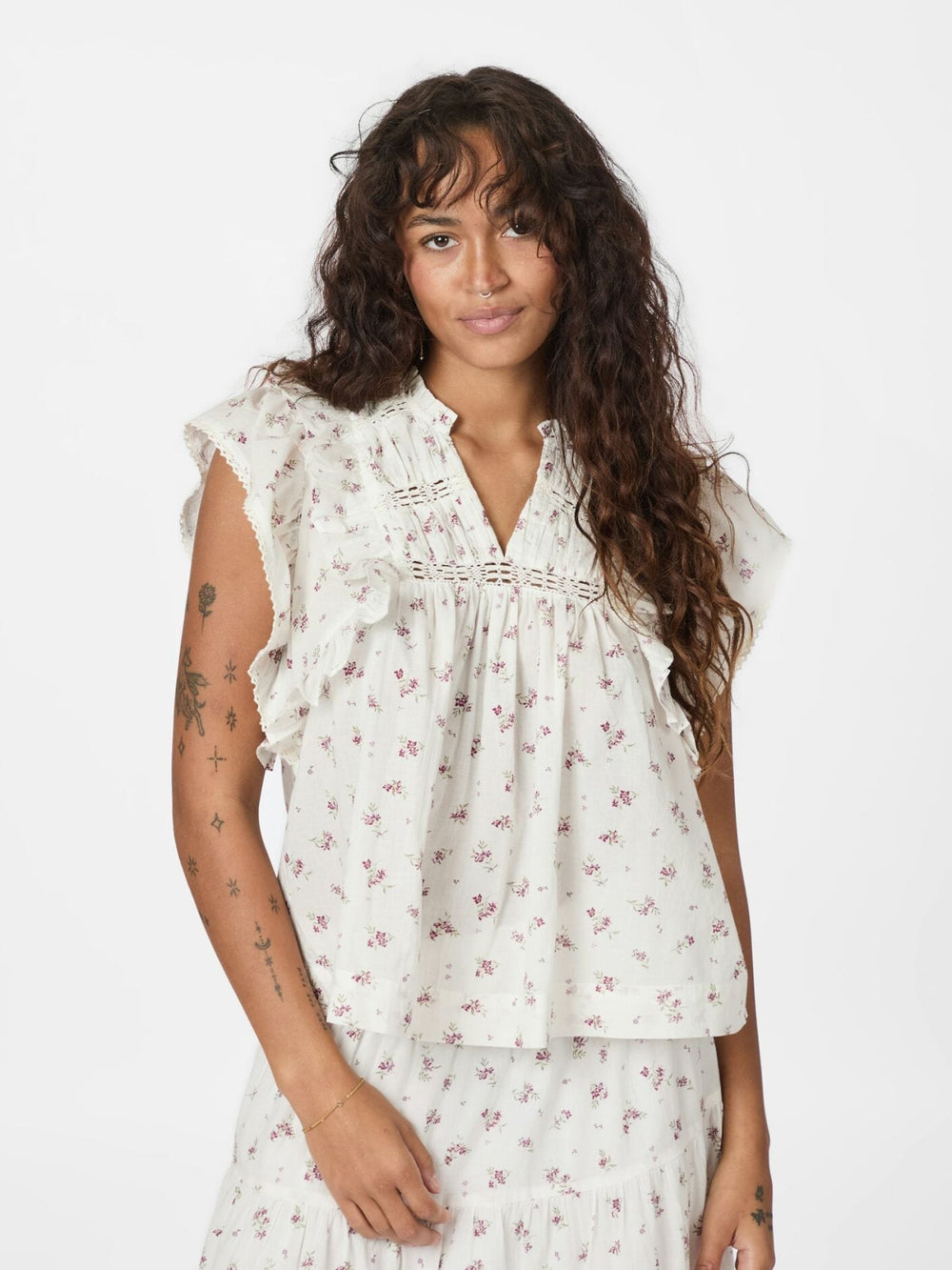 Forudbestilling - Neo Noir - Jayla Small Blossom Top 165648 - 122 - Creme Toppe 