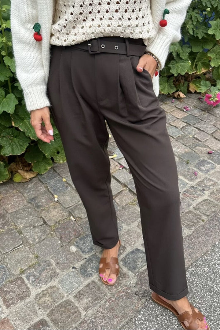 Forudbestilling - Valentin Studio - Suited Pants - Dark brown Bukser 