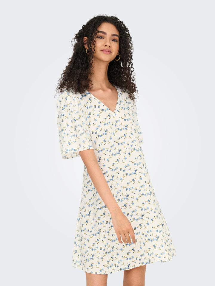 JDY - Jdycarrie 2/4 Short Dress - 4978336 Cloud Dancer Blue Mini Flower Kjoler 