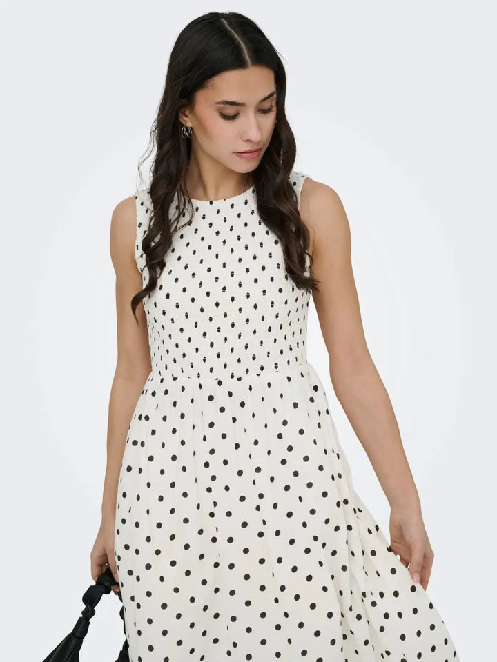 JDY - Jdydiego S/L Smock Midi Dress - 5040556 Cloud Dancer Black Dot Kjoler 