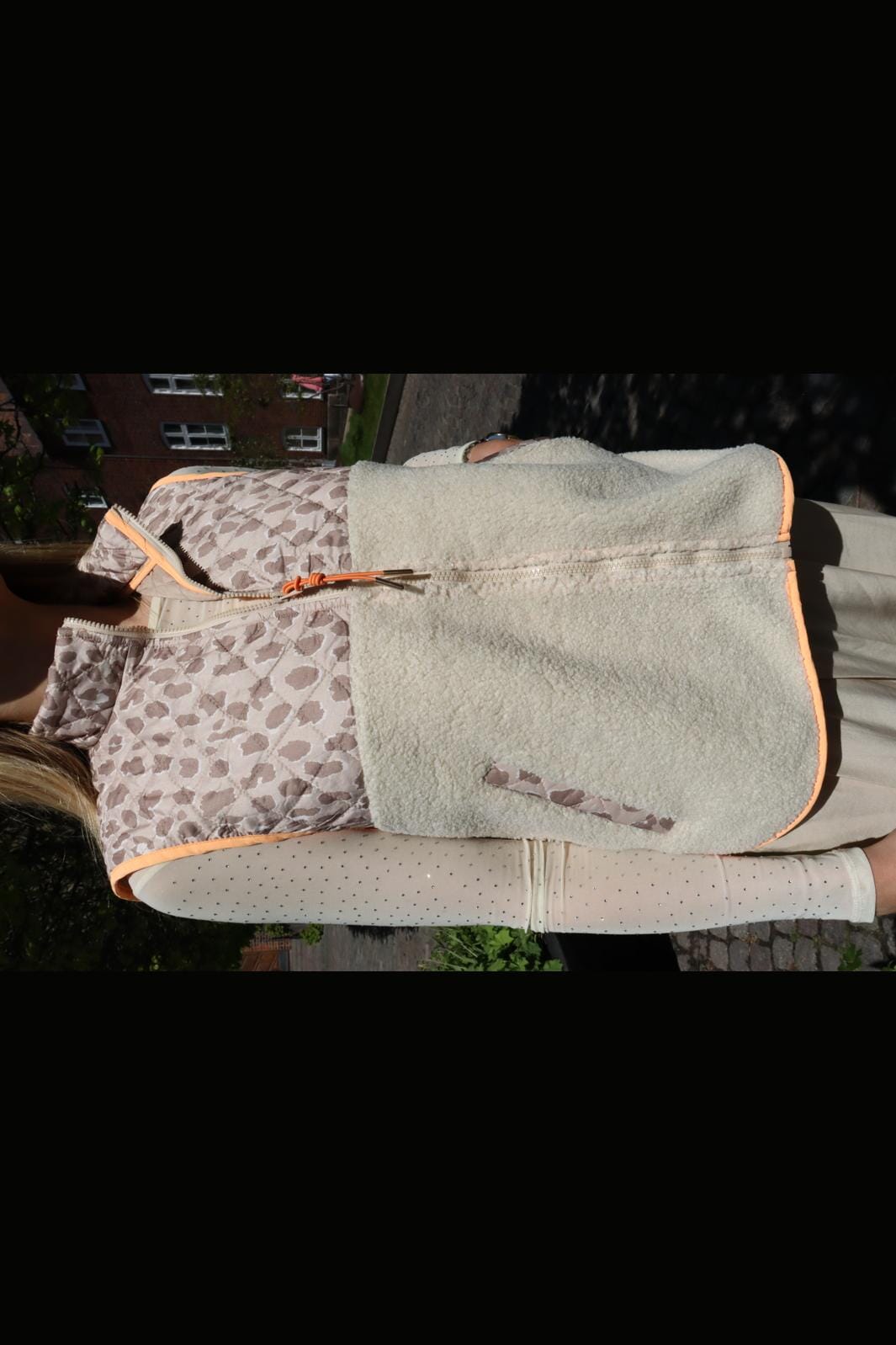 Liberte - Teddy-Leo-Vest 22173 - Creme Pale Lux Leo Neon Orange