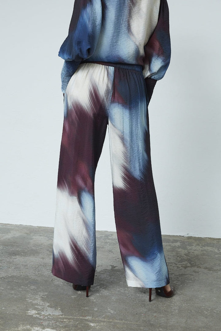 Love & Divine - Love1024-52 19373 - 801 - Waterprint