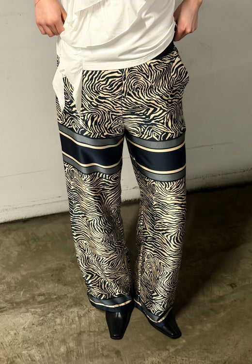 Love & Divine - Love1024-60 19830 - 441 - Navy Zebra Bukser 