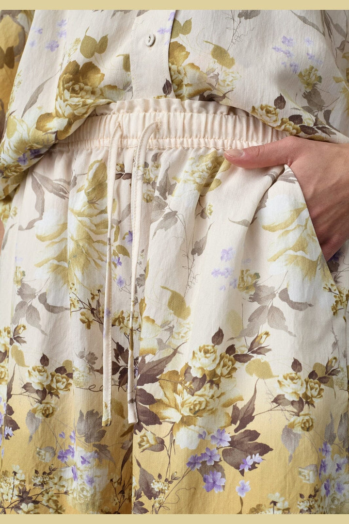 Love & Divine - Love970-13 19858 - 813 - Yellow/Brown Flower