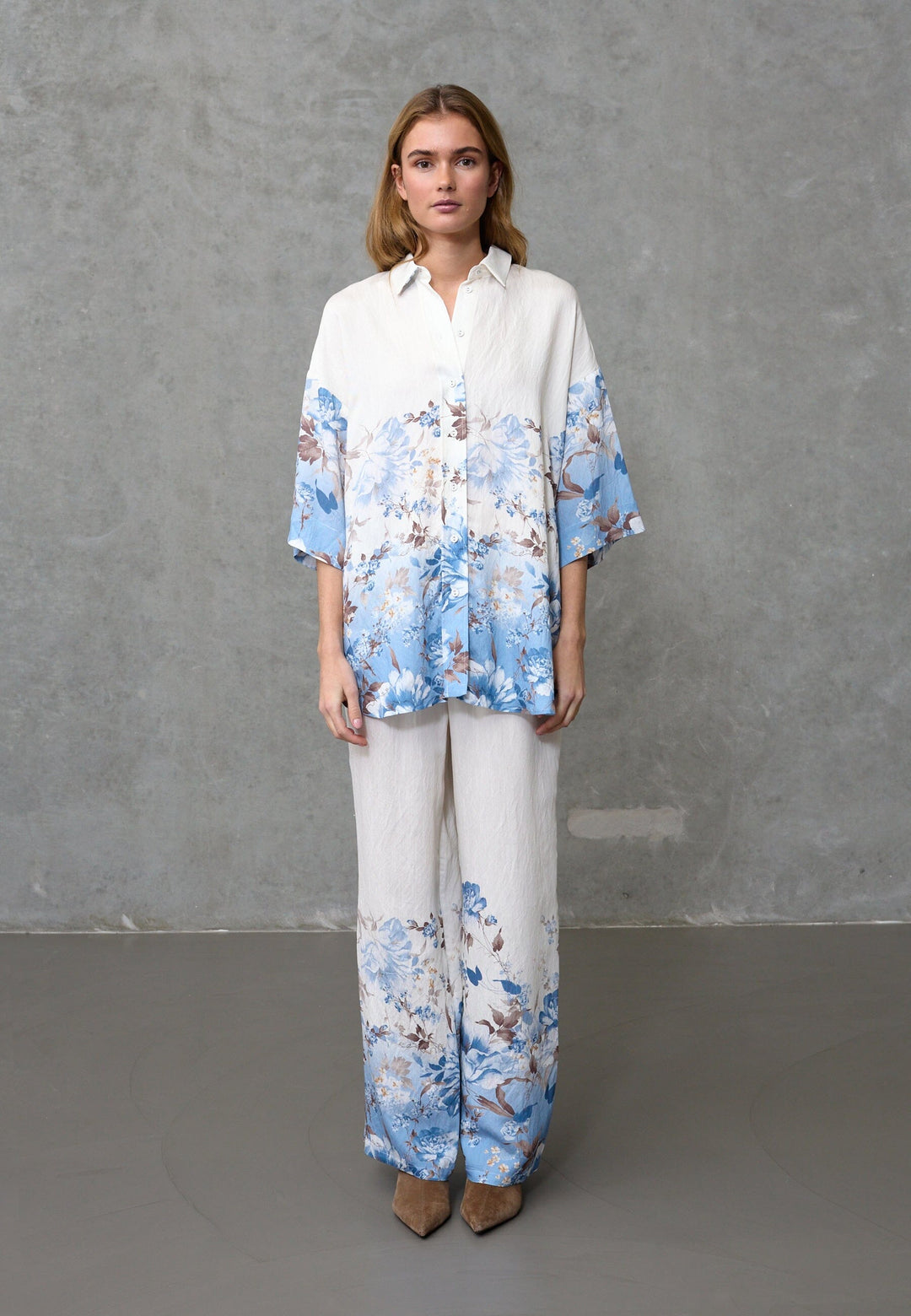 Love & Divine - Love971-16 19856 - 812 - Blue/Brown Flower Skjorter 