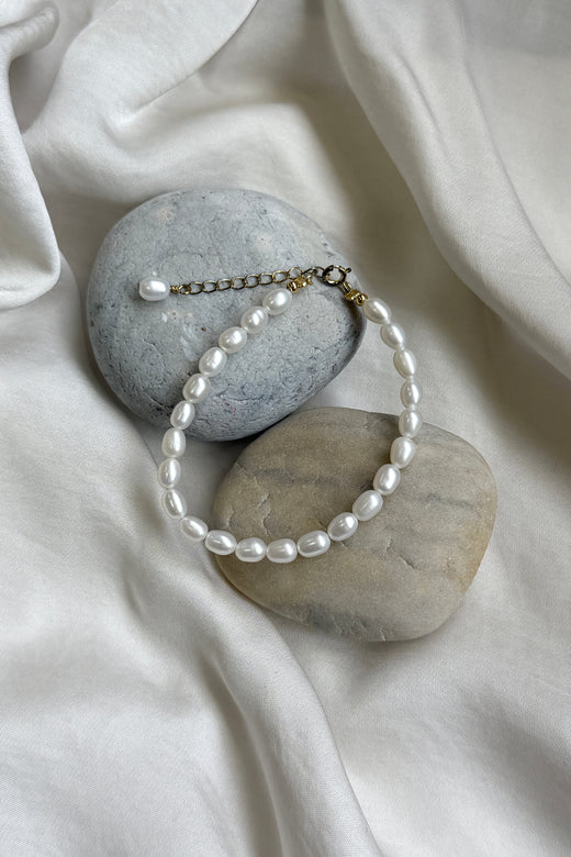 Mellow Moon - Ferskvandsperle Armbånd - Forgyldt Armbånd 