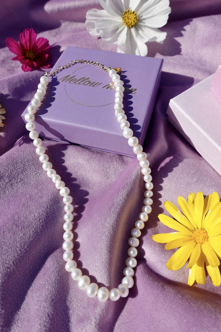 Mellow Moon - Halskæde Med Hvide Perler - Guld Halskæder 