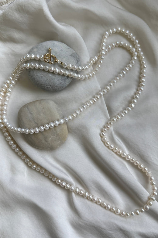 Mellow Moon - Long Pearl Necklace Hoop - Forgyldt Halskæder 