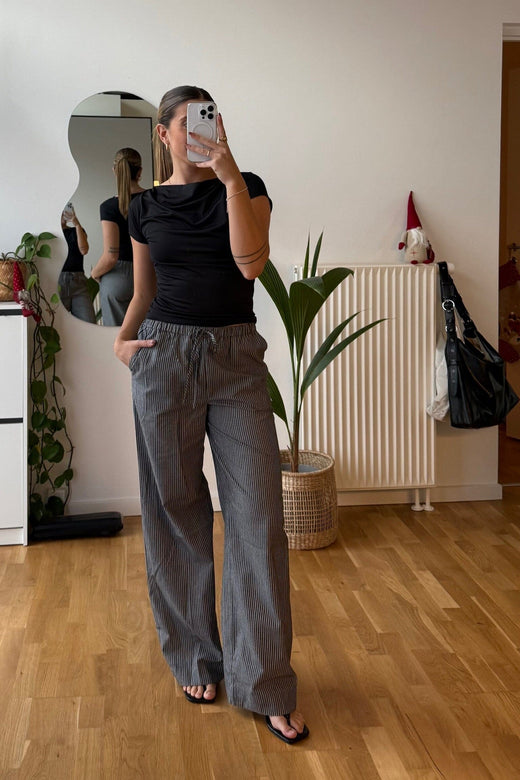 Modström - Valentinmd Stripe Pants 59000 - 11187 - Washed Black Stripe Bukser 