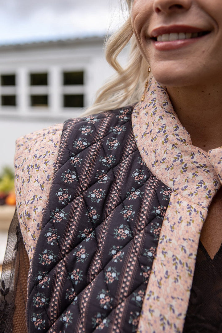 Molly&My X Melanie Due - Luise V Quilt Vest 2.0 169971 - 100 - Black Frakker 