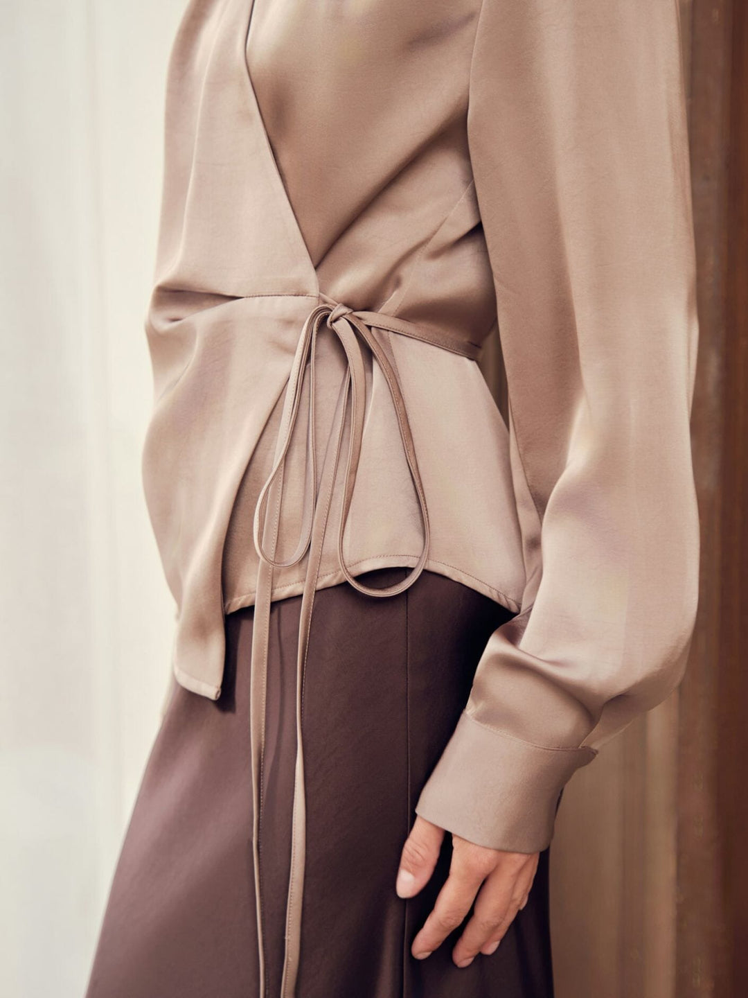 Neo Noir - Caprina Heavy Sateen Blouse 166961 - 811 - Dark Taupe Bluser 