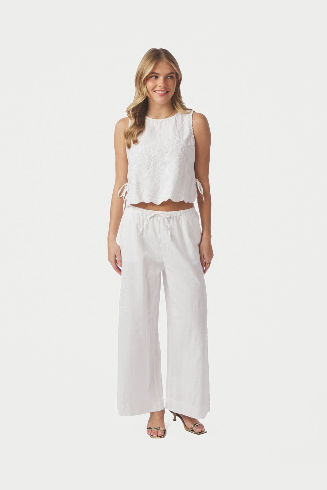 Neo Noir - Kaelin Embroidery Top 169113 - 120 - White