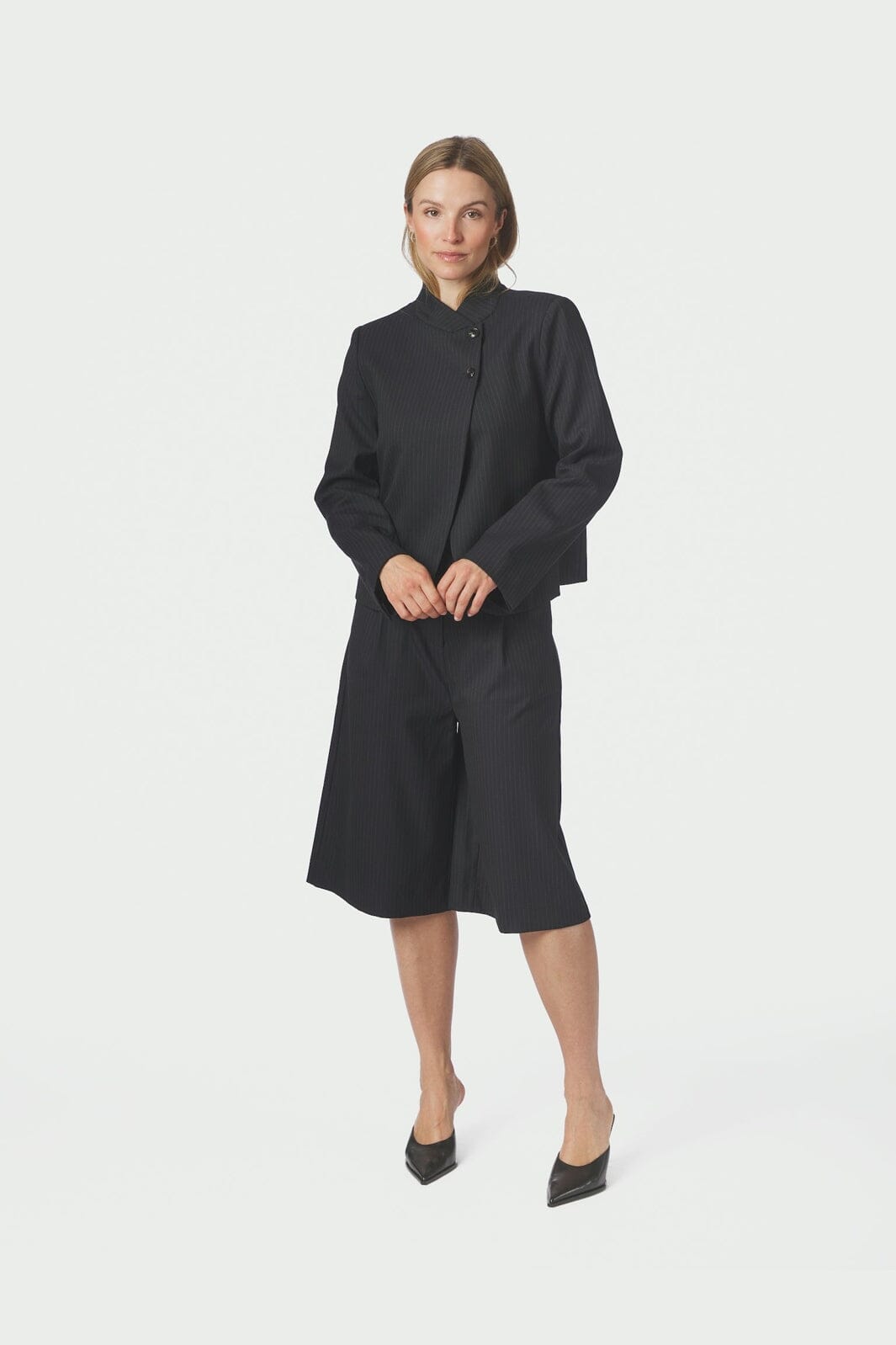 Neo Noir - Rima Slim Pinstripe Shorts 169531 - 702 - Dark Navy