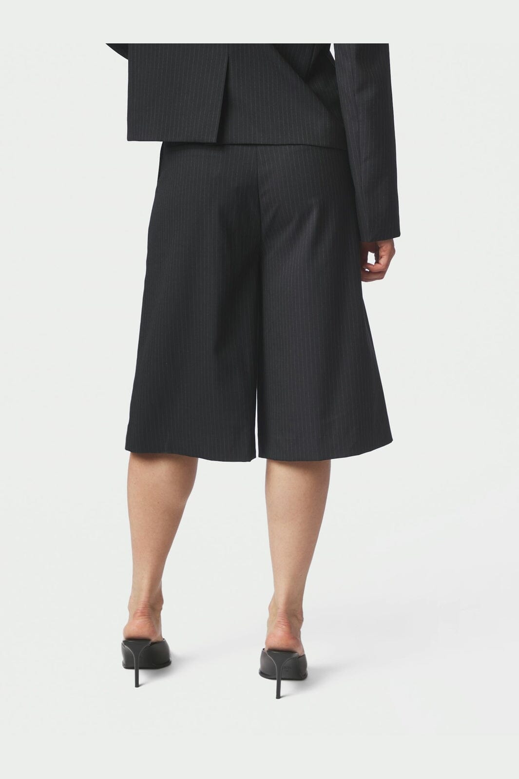 Neo Noir - Rima Slim Pinstripe Shorts 169531 - 702 - Dark Navy