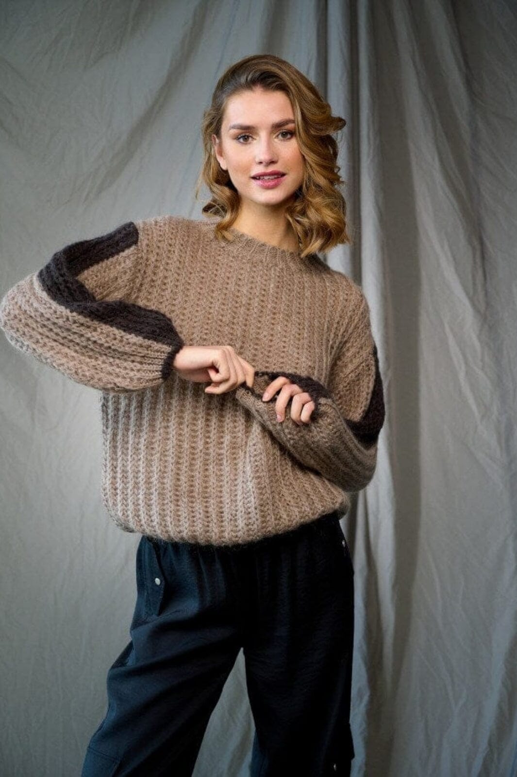 Noella - Noel Knit Sweater - Camel/Dark Brown Strikbluser 