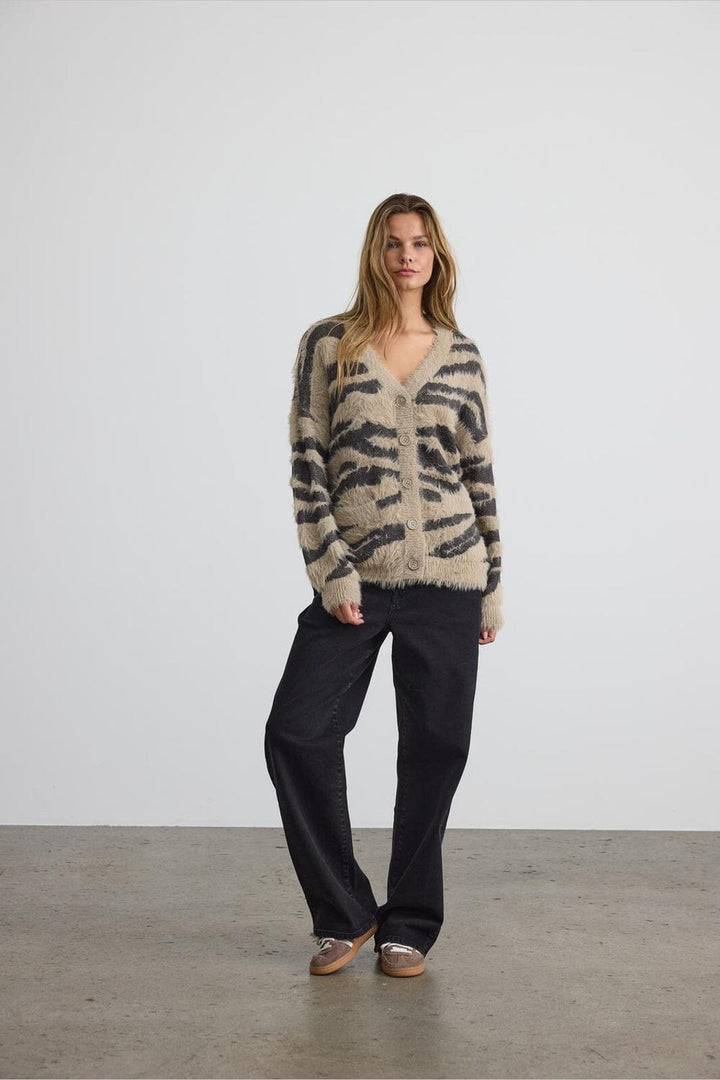 Noisy May - Nmflynn L/S V-Neck Knit Cardigan - 4801919 Aluminum Obsidian Zebra