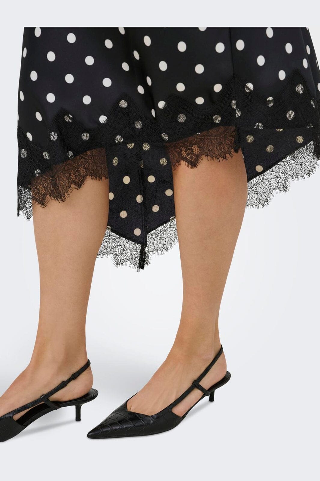 Only - Onlbella Slanted Satin Lace Skirt - 5127225 Black White Dot And Black Lace