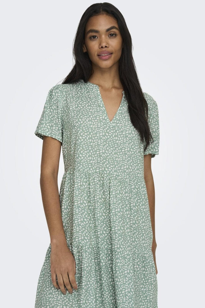 Only - Onlzally Life S/S Thea Dress 15262674 - 3936374 - Chinois Green White Leafs