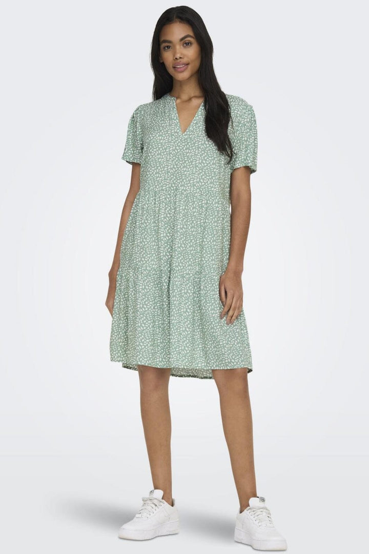 Only - Onlzally Life S/S Thea Dress 15262674 - 3936374 - Chinois Green White Leafs