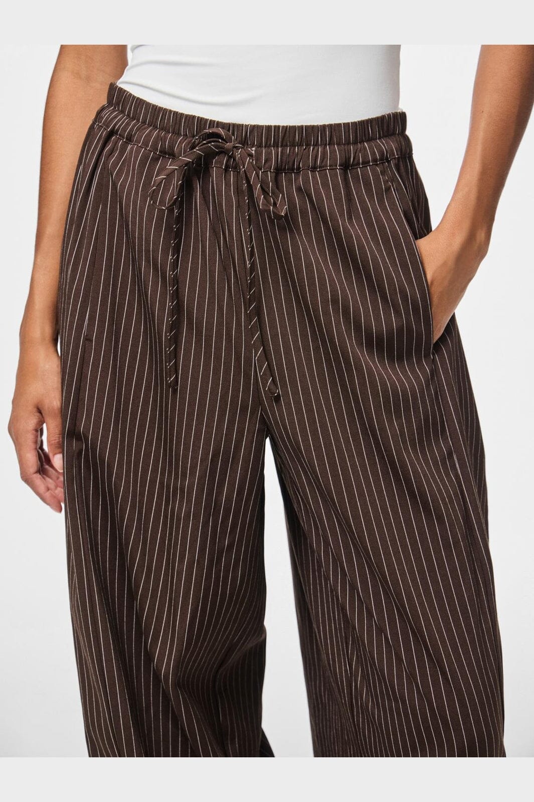 Pieces - Pcanja Barrel Pants - 5078707 Delicioso Pinstripe
