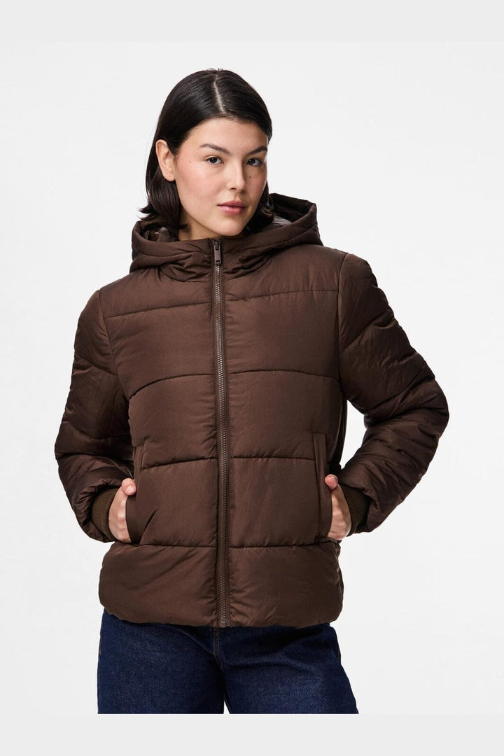Pieces - Pcbee New Short Puffer Jacket - 4863592 Hot Fudge