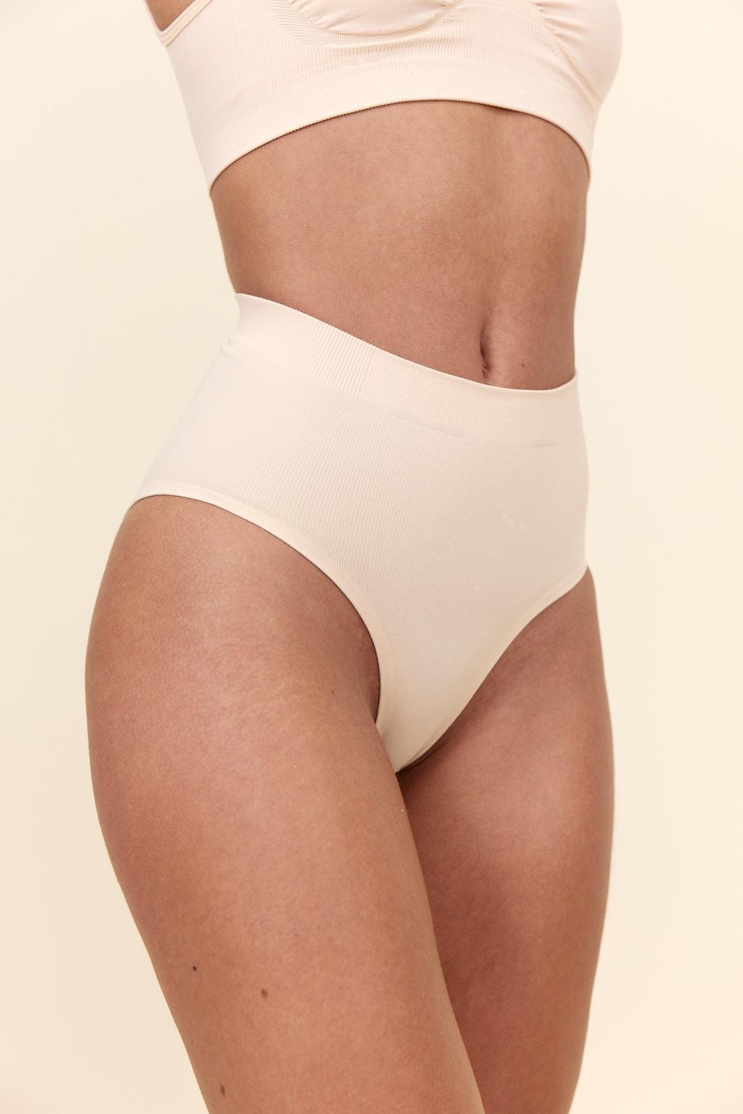 shabes-shapewear-trusse-skin