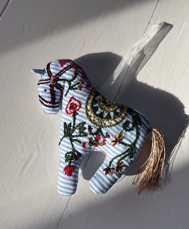 Sissel Edelbo - Hellen Horse Ornament Se 2131 - Blue Stripes 