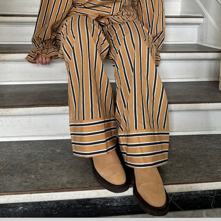 Stories From The Atelier By Copenhagen Shoes - When You Listen Pants - 0896 Golden Stripes Bukser 