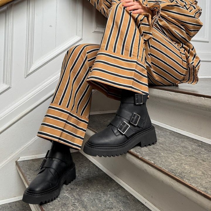 Stories From The Atelier By Copenhagen Shoes - When You Listen Pants - 0896 Golden Stripes Bukser 