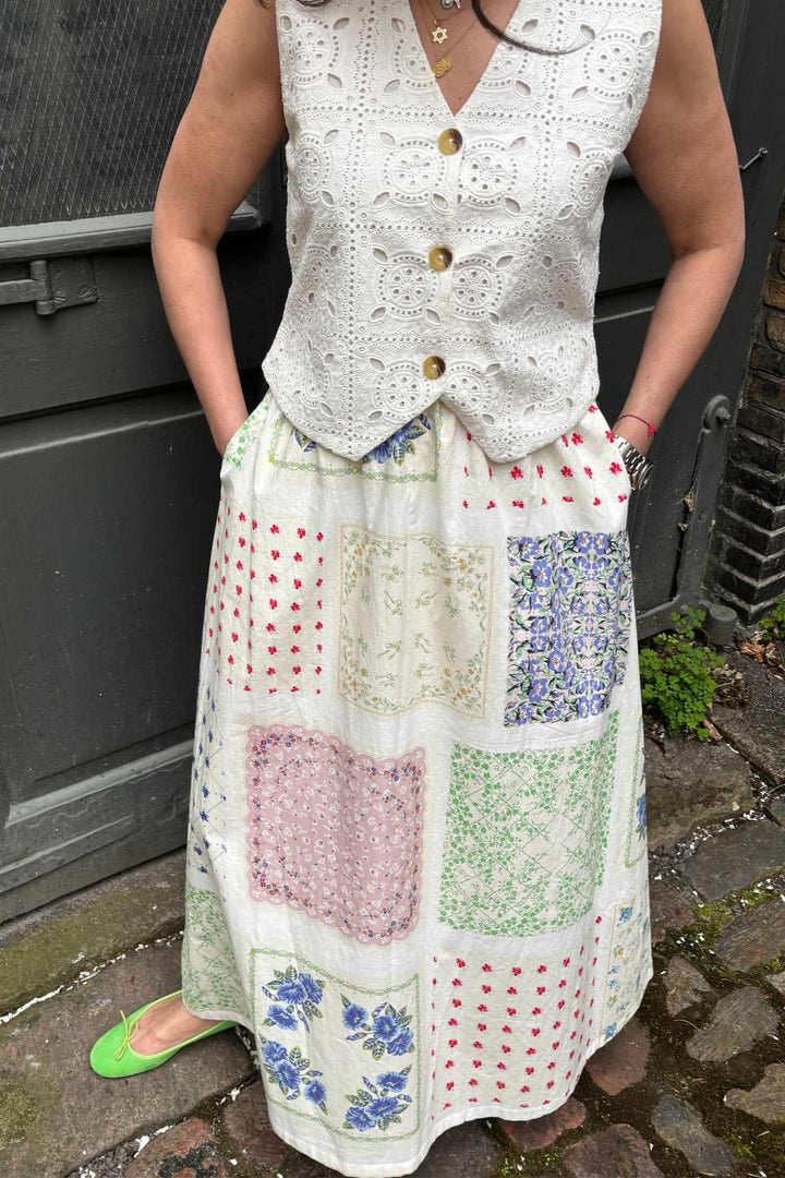 Sissel Edelbo - Vinca Skirt SE 1642 - Vintage Napkins